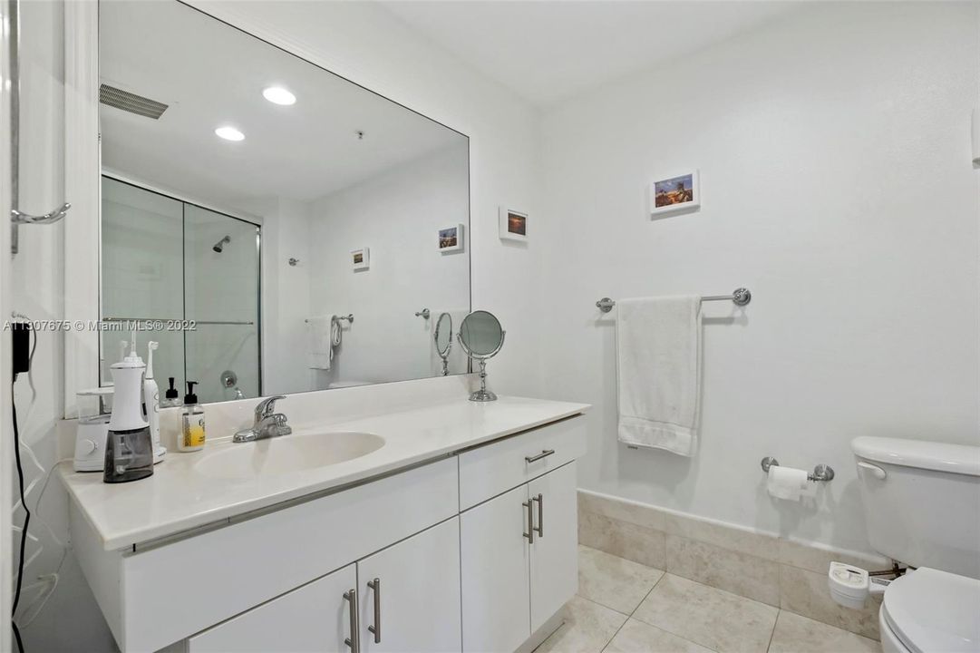 最近售出: $749,000 (2 贝兹, 2 浴室, 1394 平方英尺)