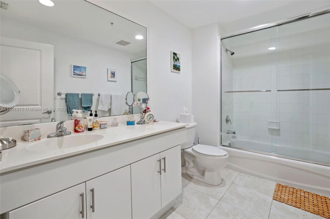 Recently Sold: $749,000 (2 beds, 2 baths, 1394 Square Feet)