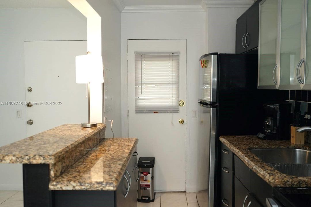 Recently Sold: $239,000 (1 beds, 1 baths, 652 Square Feet)
