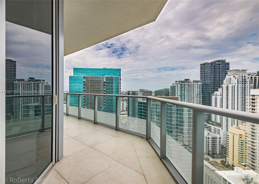 Recently Sold: $1,700,000 (3 beds, 3 baths, 2365 Square Feet)