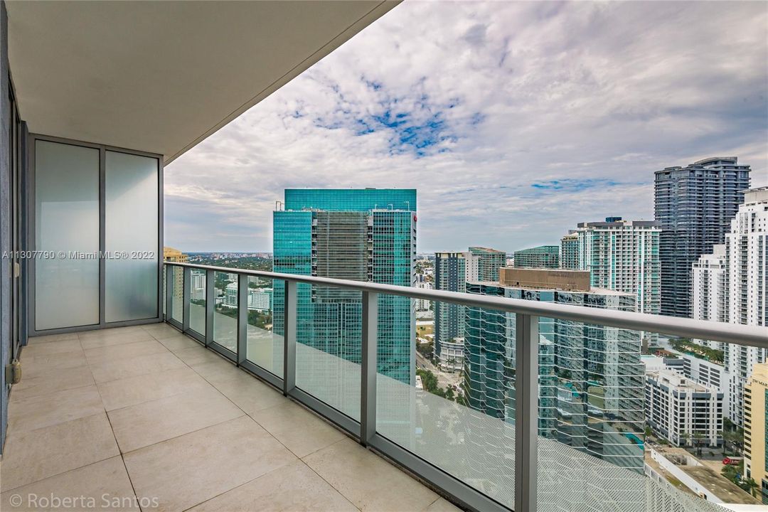 Recently Sold: $1,700,000 (3 beds, 3 baths, 2365 Square Feet)