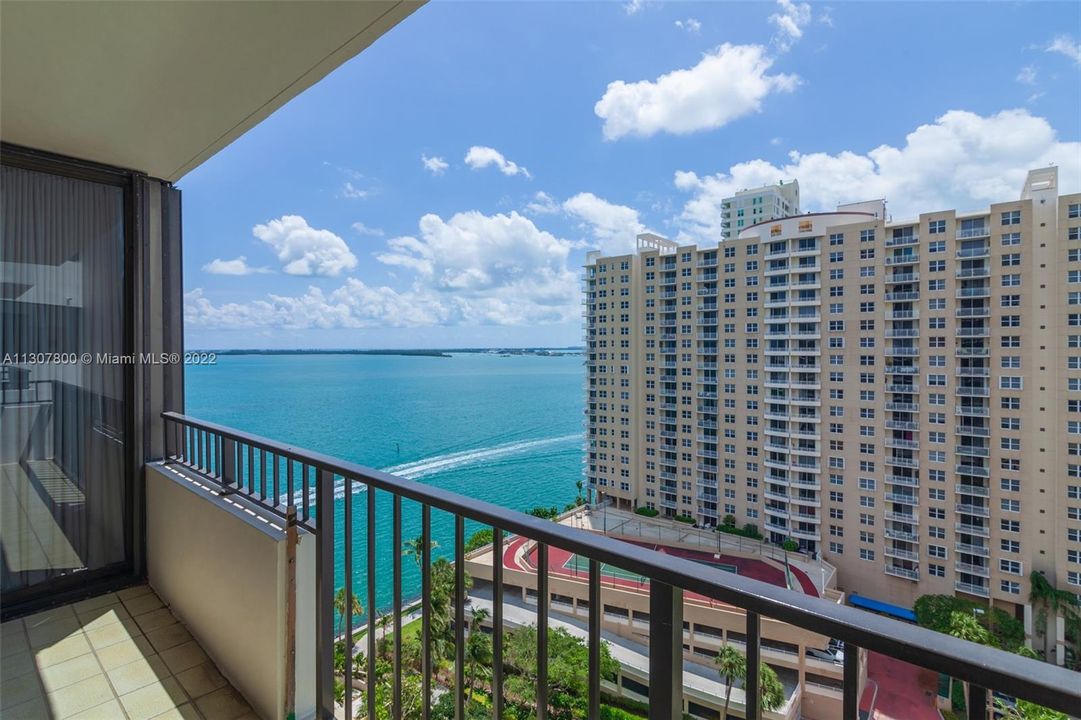 Recently Sold: $850,000 (2 beds, 2 baths, 1214 Square Feet)