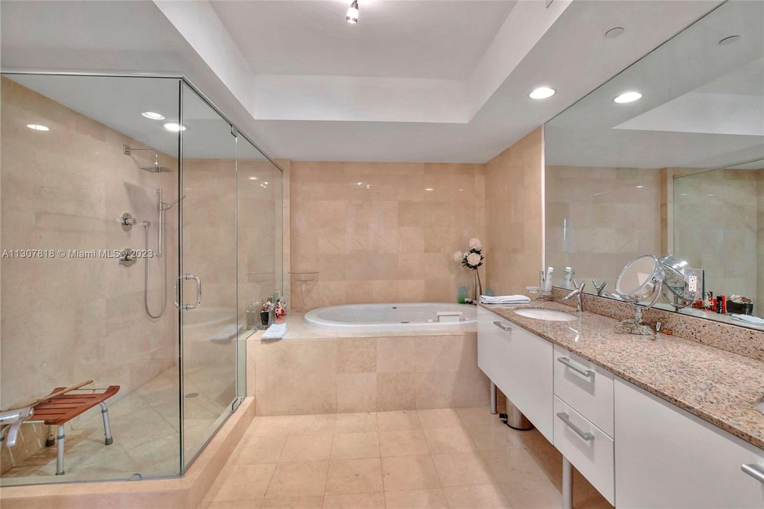 Недавно продано: $1,495,000 (2 спален, 2 ванн, 1644 Квадратных фут)