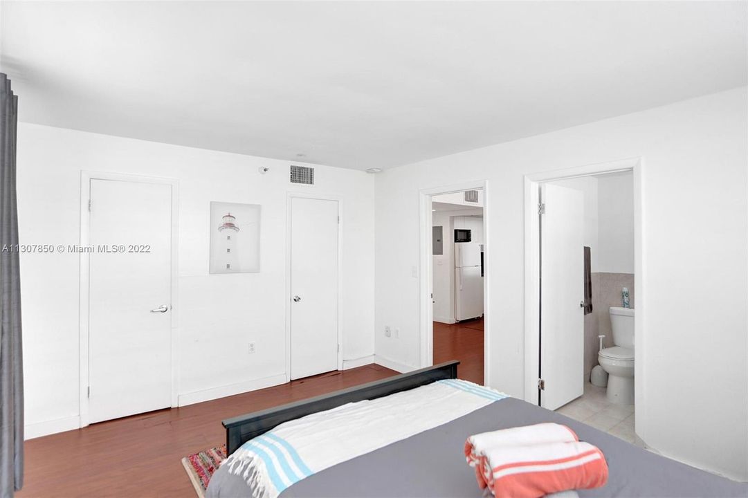 Active With Contract: $305,000 (1 beds, 1 baths, 502 Square Feet)