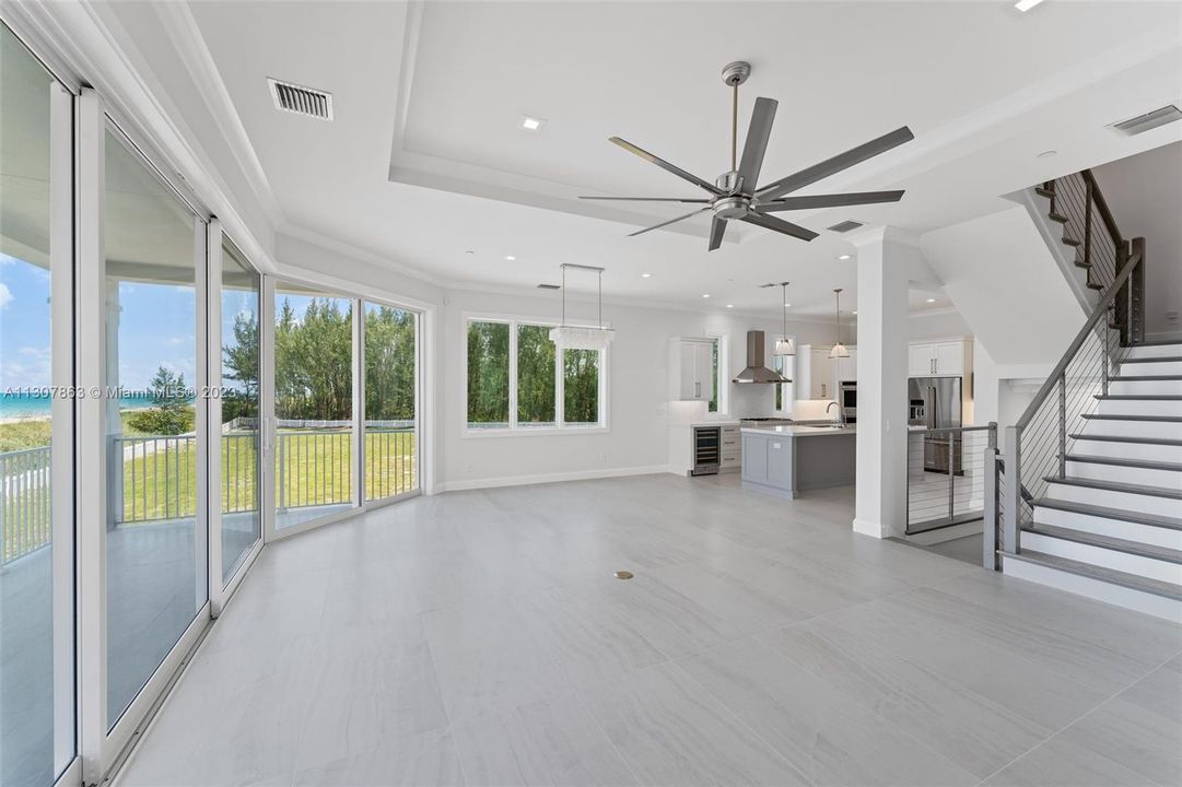 Recently Sold: $3,395,000 (4 beds, 5 baths, 3746 Square Feet)