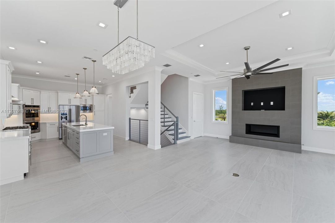 Recently Sold: $3,395,000 (4 beds, 5 baths, 3746 Square Feet)