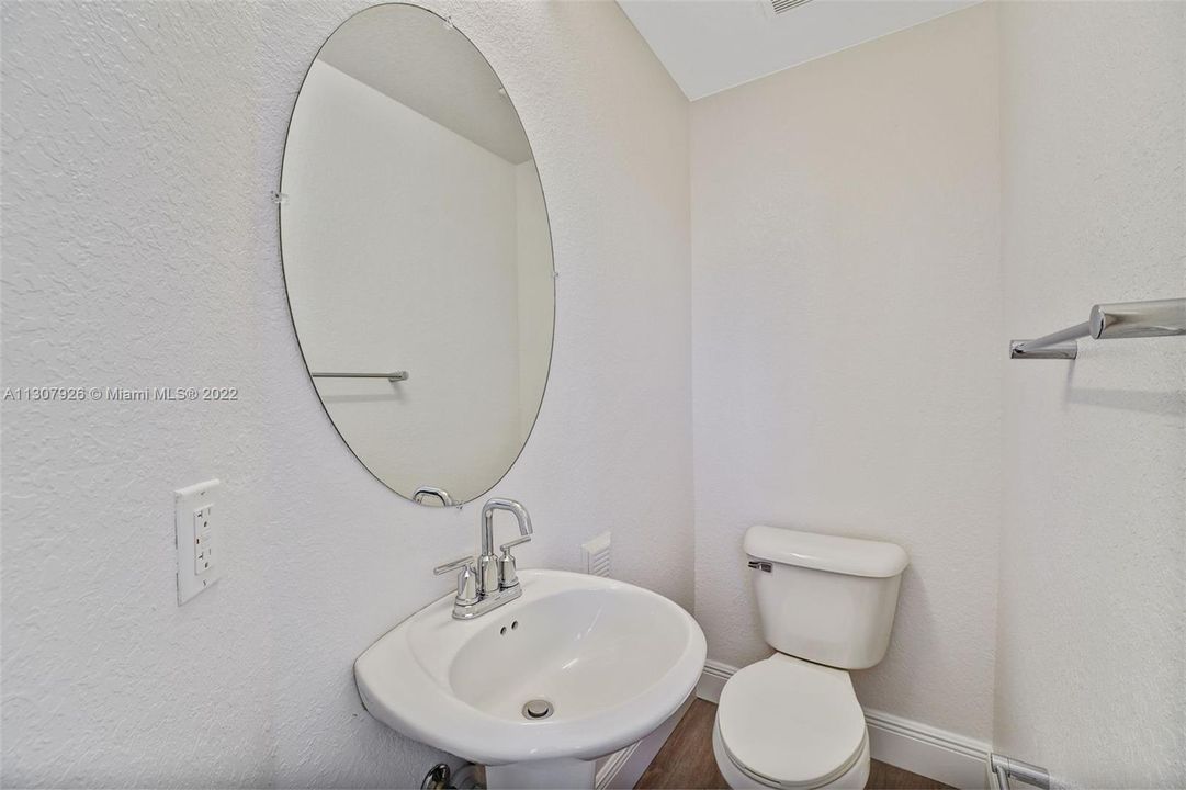 最近租的: $3,263 (2 贝兹, 2 浴室, 1337 平方英尺)