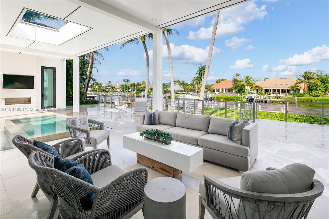 Recently Sold: $18,500,000 (5 beds, 6 baths, 6804 Square Feet)