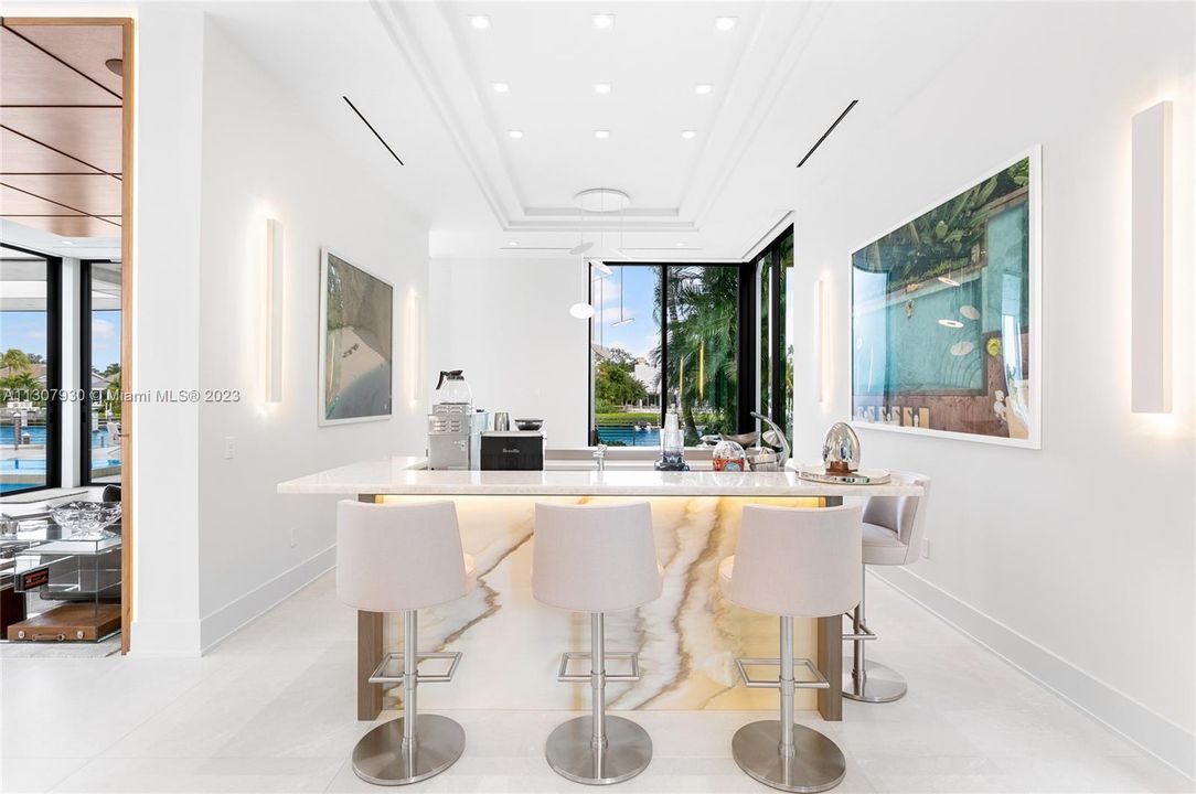 Recently Sold: $18,500,000 (5 beds, 6 baths, 6804 Square Feet)