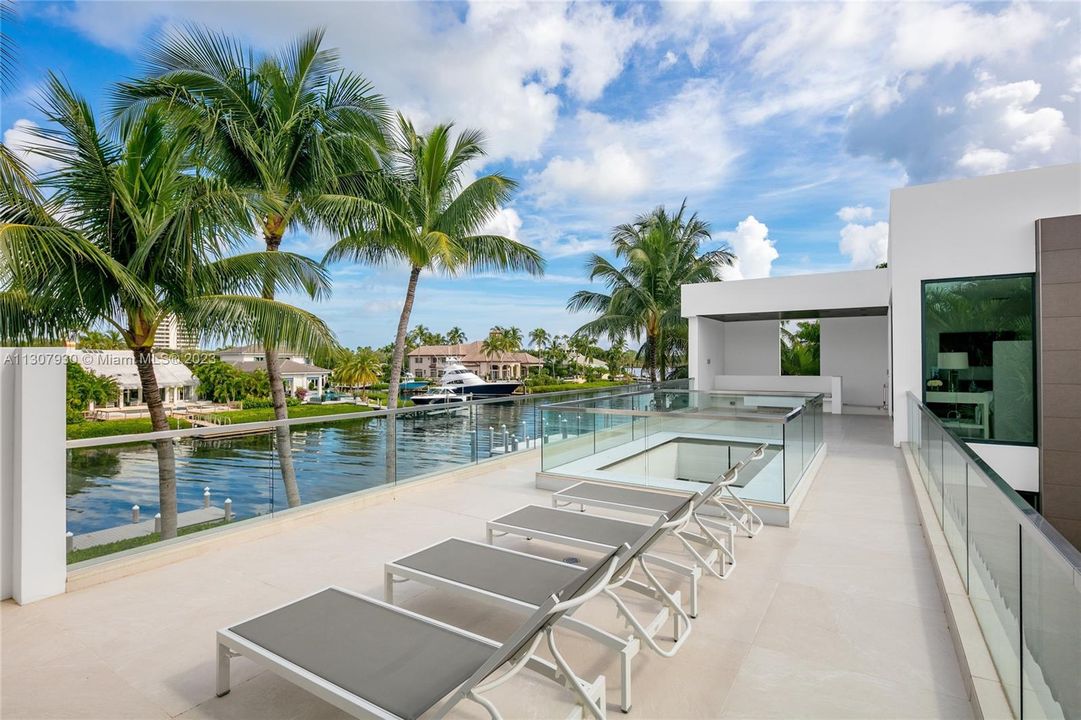 Recently Sold: $18,500,000 (5 beds, 6 baths, 6804 Square Feet)