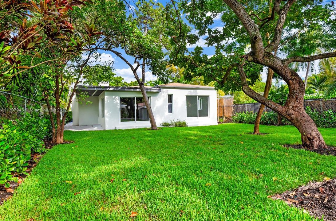 Active With Contract: $7,900 (4 beds, 3 baths, 2047 Square Feet)