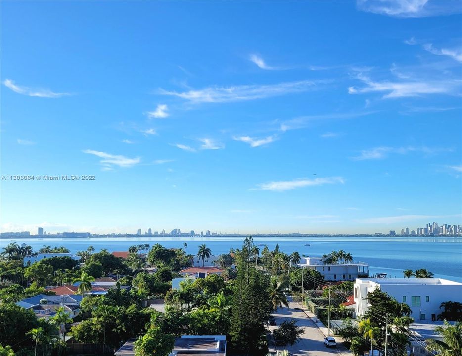 Recently Sold: $275,000 (1 beds, 1 baths, 817 Square Feet)