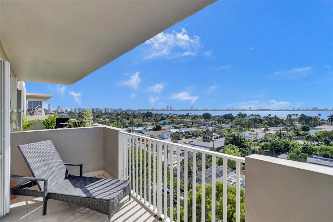 Recently Sold: $275,000 (1 beds, 1 baths, 817 Square Feet)