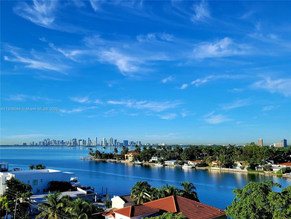 Recently Sold: $275,000 (1 beds, 1 baths, 817 Square Feet)