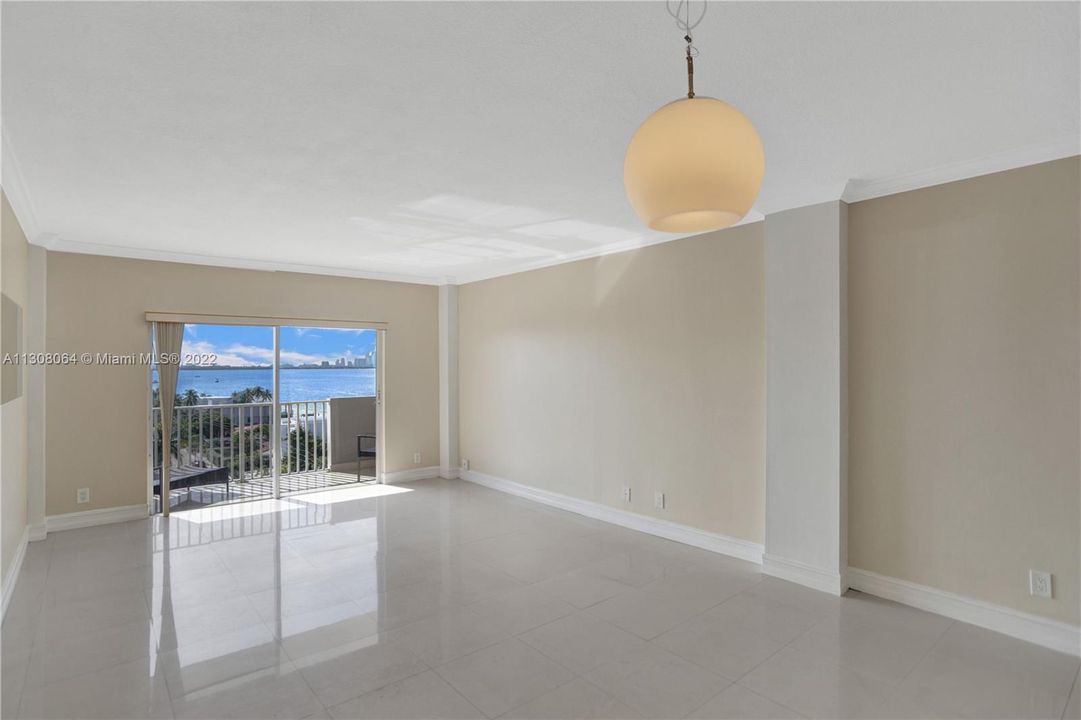 Recently Sold: $275,000 (1 beds, 1 baths, 817 Square Feet)