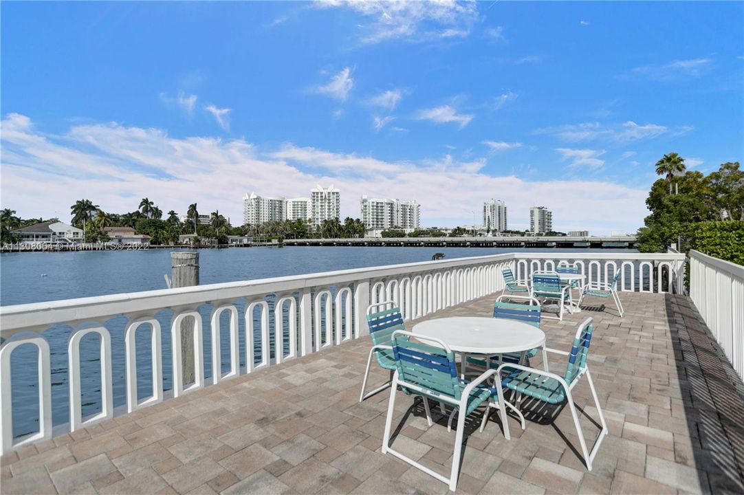 Recently Sold: $275,000 (1 beds, 1 baths, 817 Square Feet)