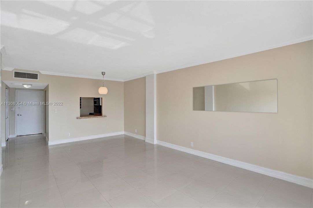 Recently Sold: $275,000 (1 beds, 1 baths, 817 Square Feet)