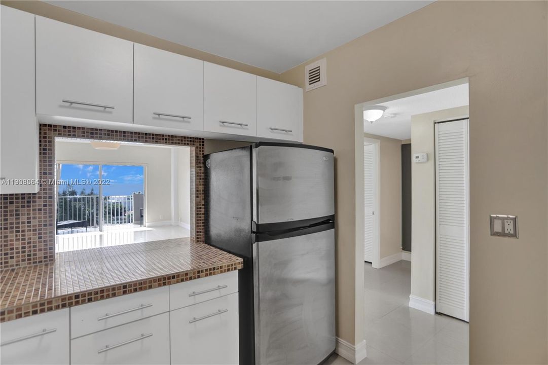 Recently Sold: $275,000 (1 beds, 1 baths, 817 Square Feet)