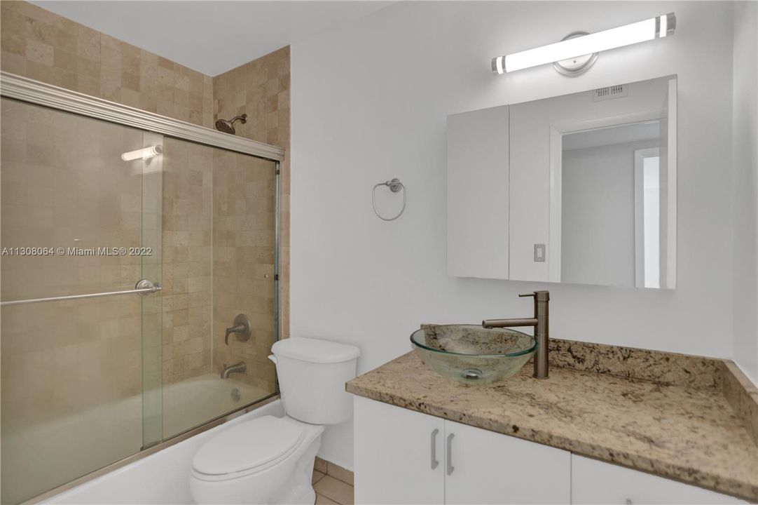 Recently Sold: $275,000 (1 beds, 1 baths, 817 Square Feet)