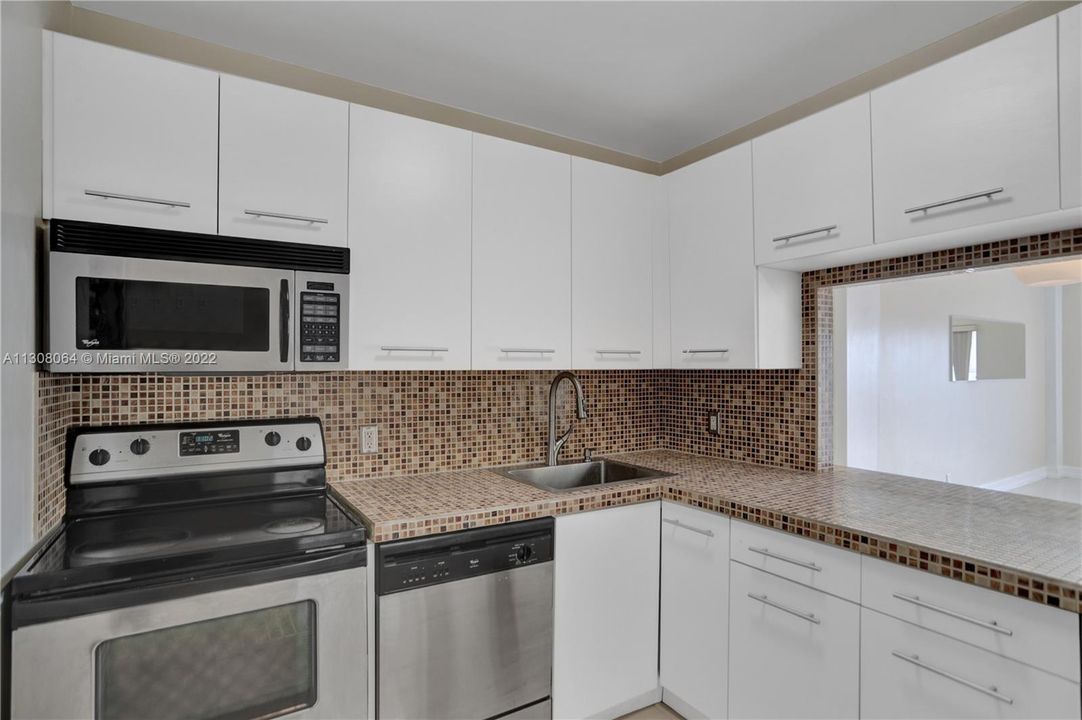 Recently Sold: $275,000 (1 beds, 1 baths, 817 Square Feet)