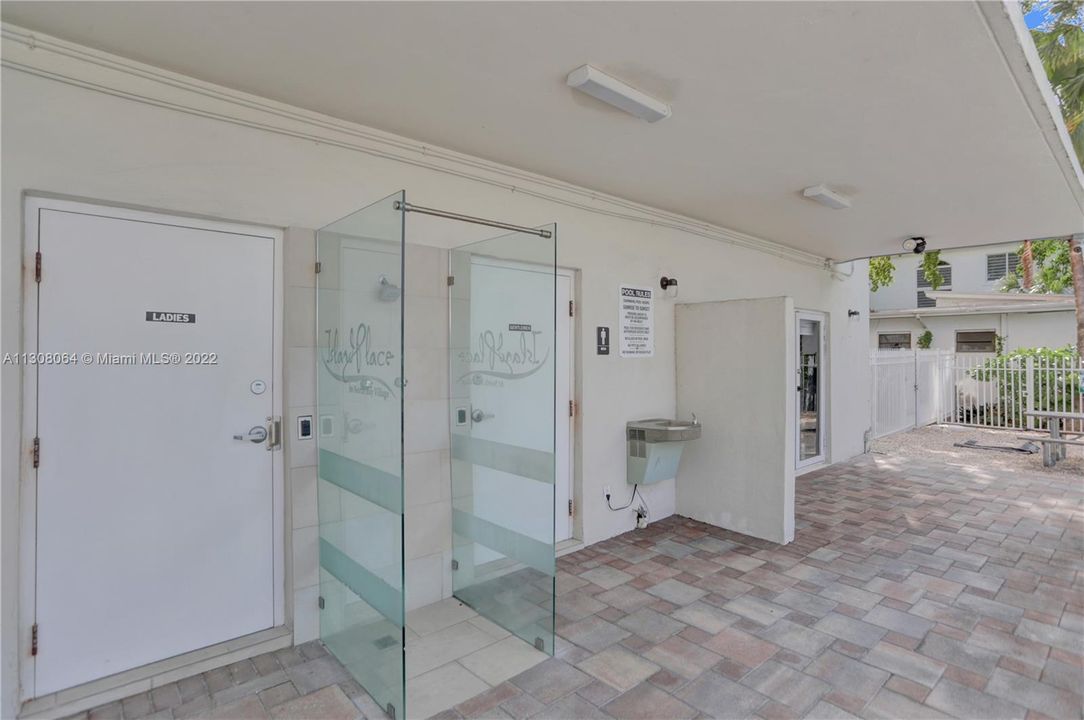 Recently Sold: $275,000 (1 beds, 1 baths, 817 Square Feet)