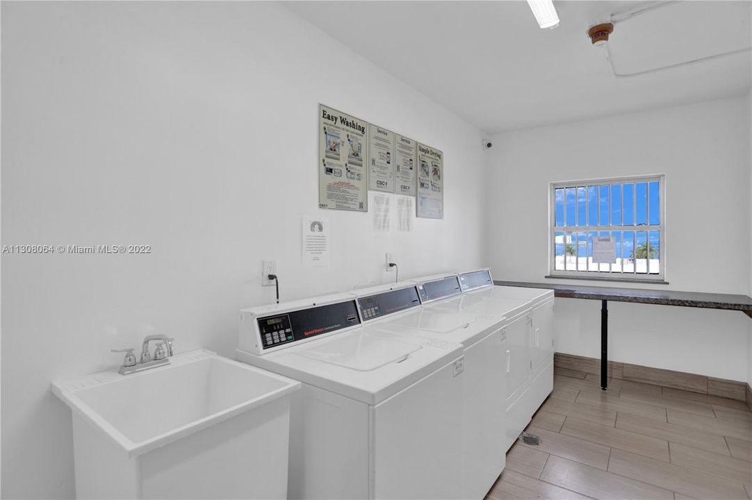 Recently Sold: $275,000 (1 beds, 1 baths, 817 Square Feet)