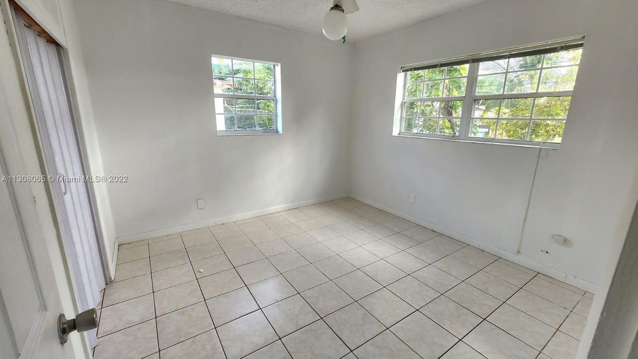 Recently Rented: $2,500 (3 beds, 1 baths, 1040 Square Feet)