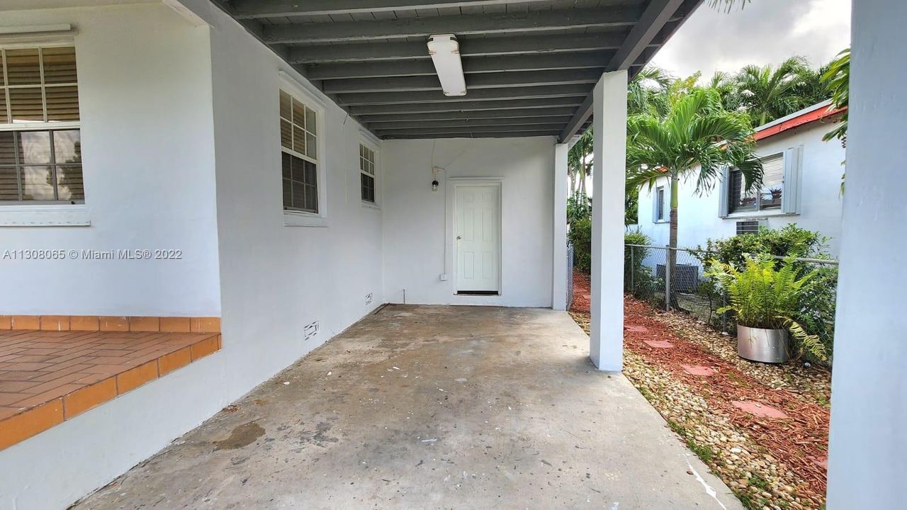 Recently Rented: $2,500 (3 beds, 1 baths, 1040 Square Feet)