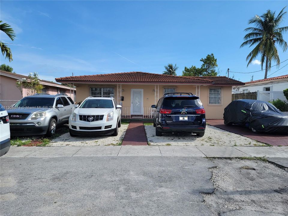 Recently Sold: $475,000 (4 beds, 2 baths, 1520 Square Feet)