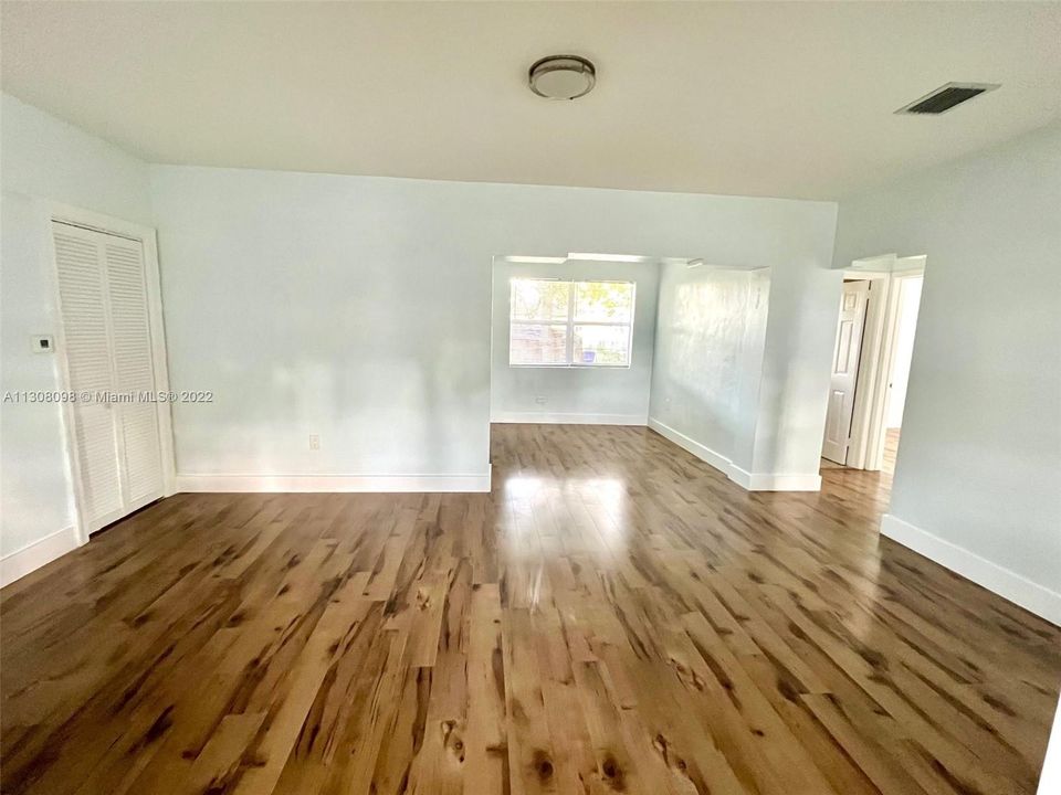 Recently Sold: $445,000 (3 beds, 2 baths, 1265 Square Feet)