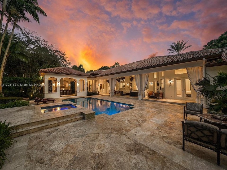 Recently Sold: $4,650,000 (6 beds, 5 baths, 4849 Square Feet)