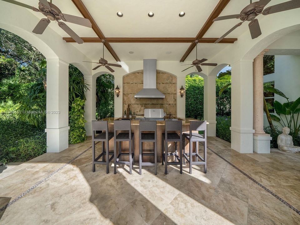 Recently Sold: $4,650,000 (6 beds, 5 baths, 4849 Square Feet)