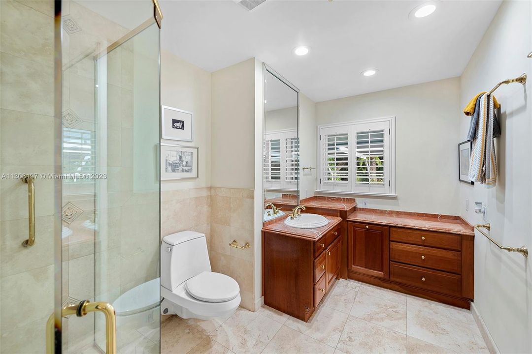 最近售出: $2,295,000 (5 贝兹, 4 浴室, 4095 平方英尺)