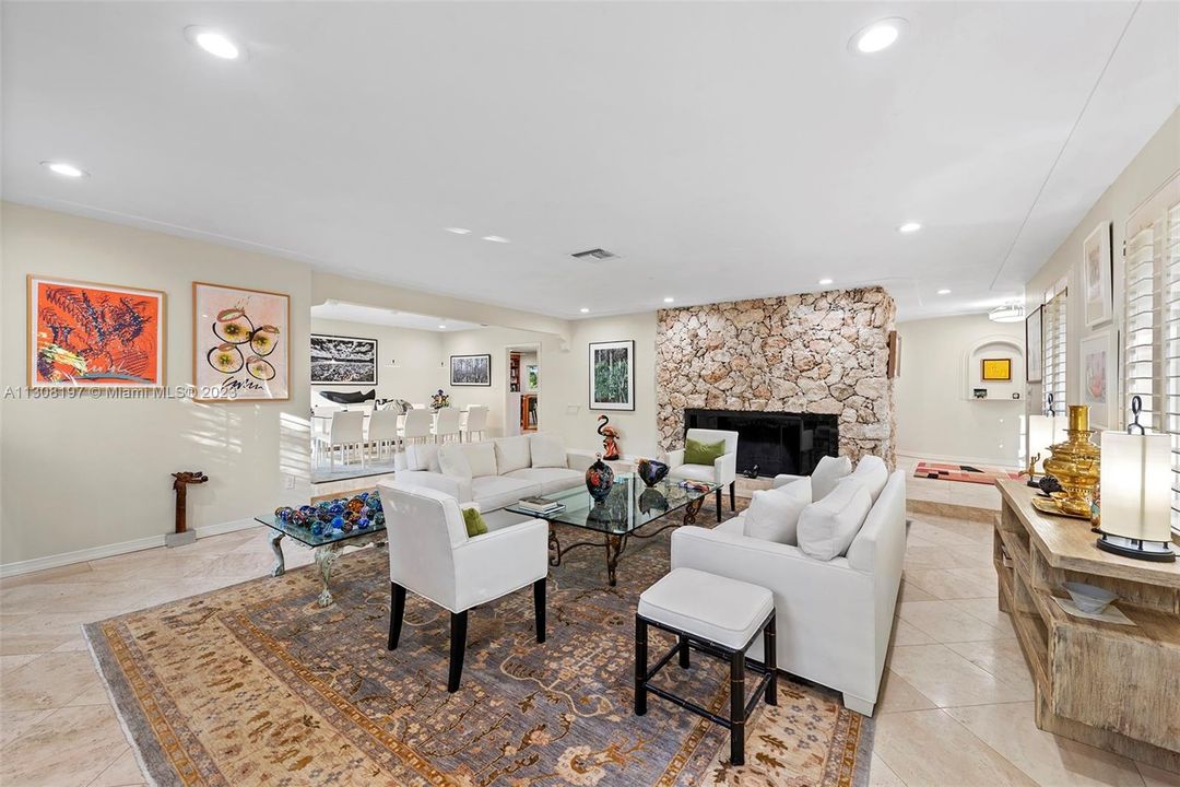 Recently Sold: $2,295,000 (5 beds, 4 baths, 4095 Square Feet)