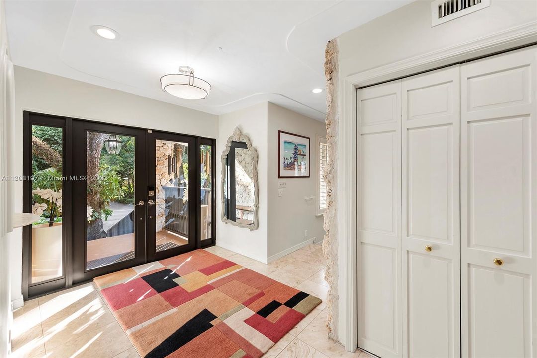 Recently Sold: $2,295,000 (5 beds, 4 baths, 4095 Square Feet)