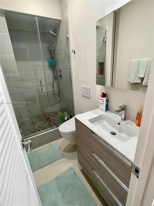 Недавно арендовано: $4,000 (1 спален, 1 ванн, 1008 Квадратных фут)