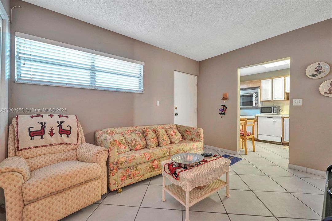 Recently Sold: $350,000 (2 beds, 1 baths, 820 Square Feet)