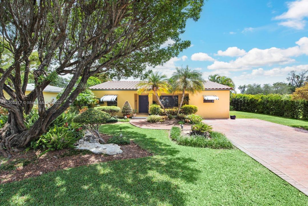 Recently Sold: $799,000 (3 beds, 2 baths, 2100 Square Feet)