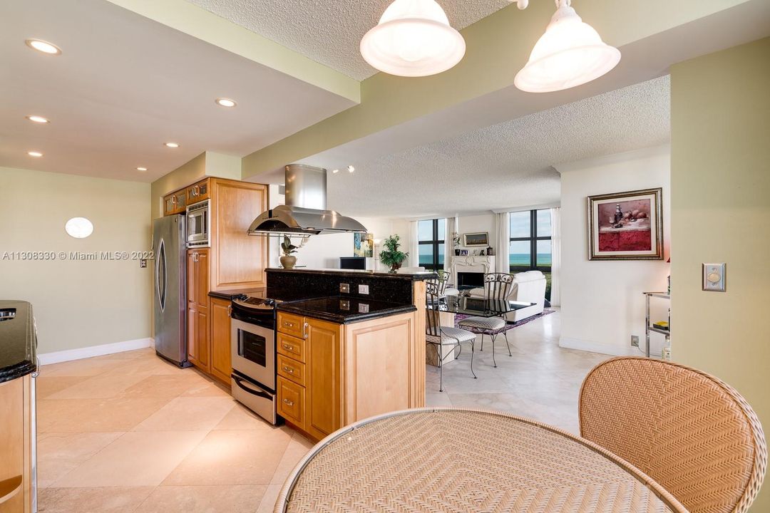 Recently Sold: $1,495,000 (2 beds, 2 baths, 1782 Square Feet)