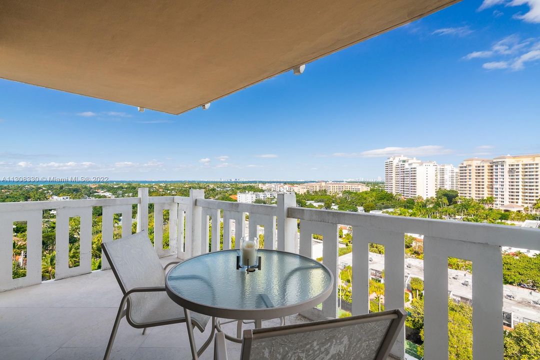 Recently Sold: $1,495,000 (2 beds, 2 baths, 1782 Square Feet)