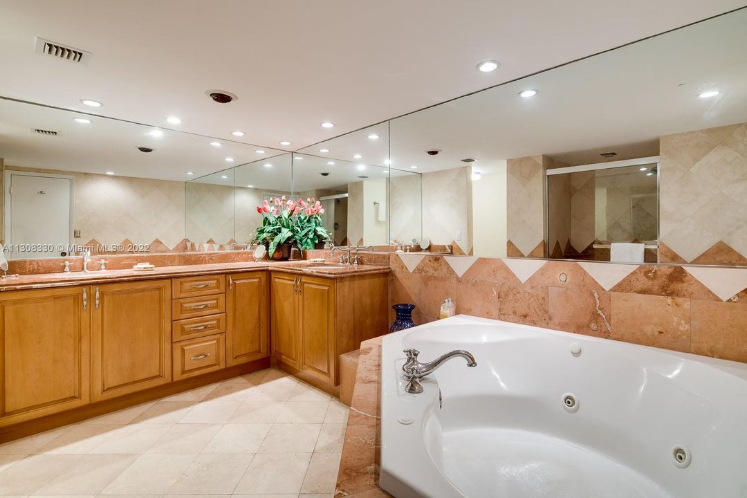 Recently Sold: $1,495,000 (2 beds, 2 baths, 1782 Square Feet)