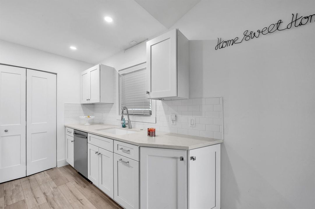 Recently Rented: $1,995 (2 beds, 2 baths, 889 Square Feet)