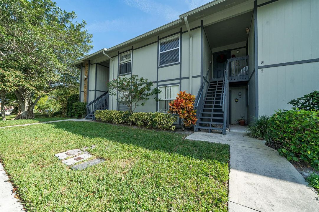 Recently Rented: $1,995 (2 beds, 2 baths, 889 Square Feet)