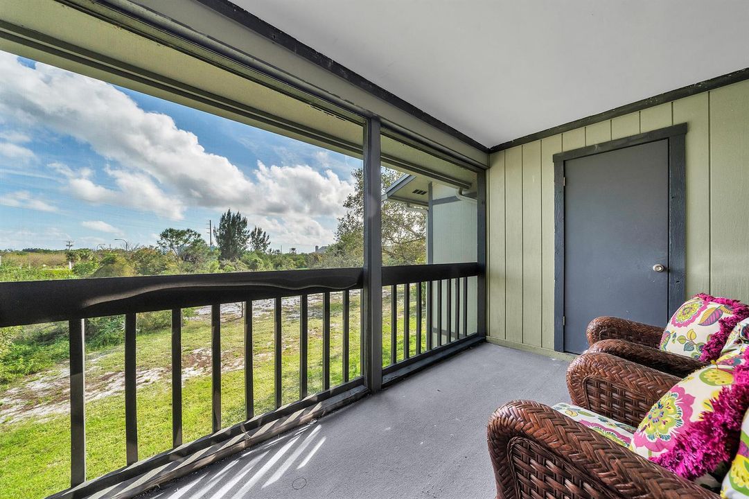 Recently Rented: $1,995 (2 beds, 2 baths, 889 Square Feet)