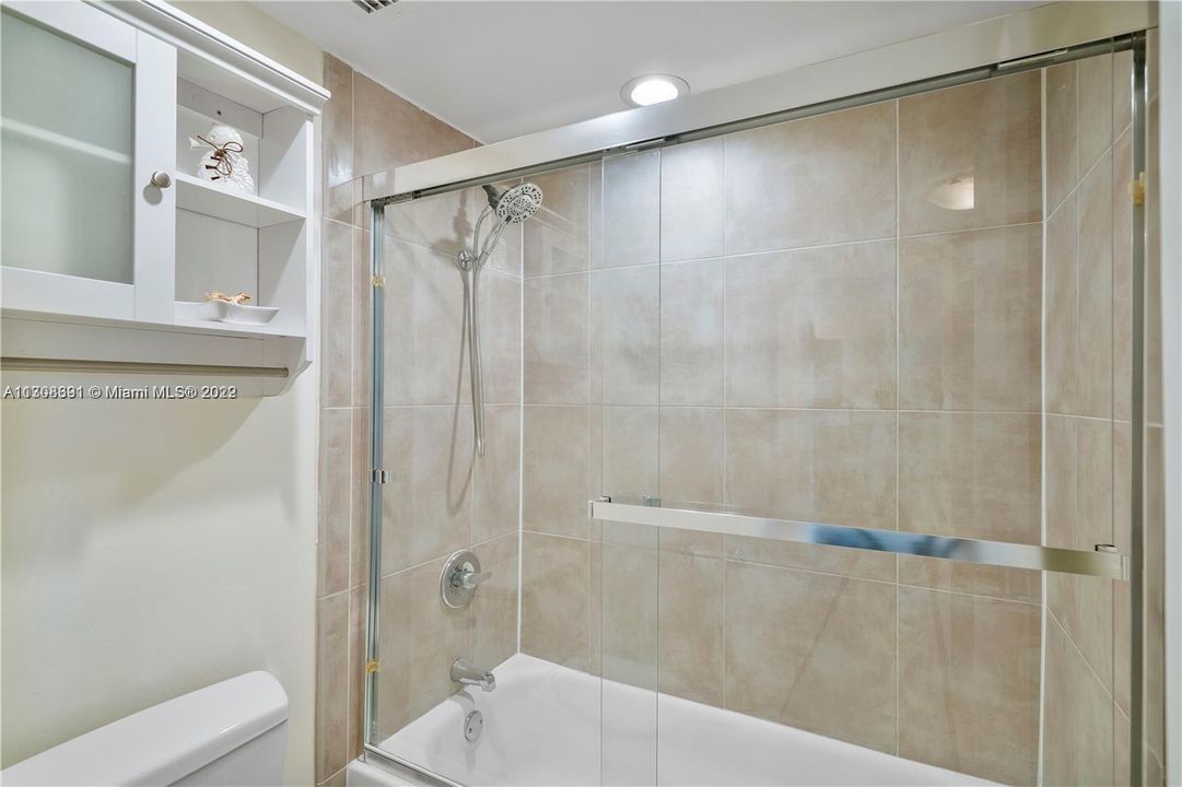 最近租的: $3,300 (2 贝兹, 2 浴室, 990 平方英尺)