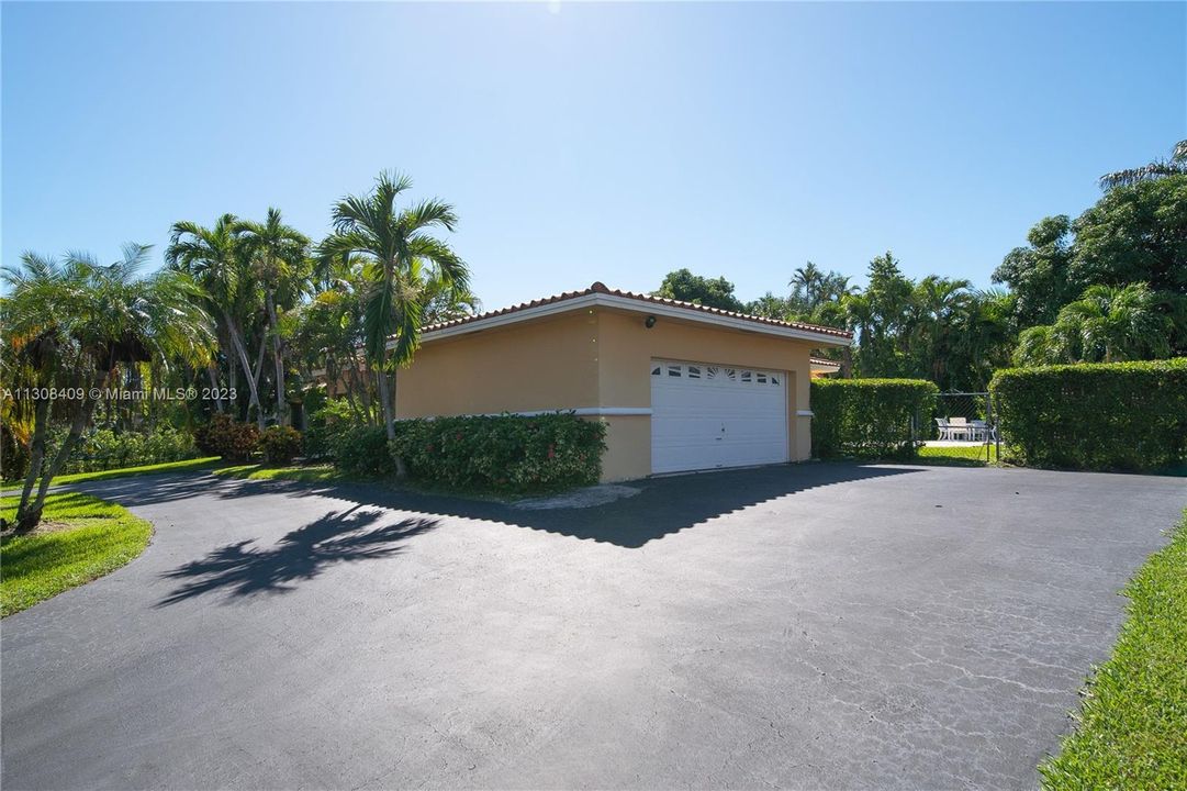 Recently Sold: $2,200,000 (4 beds, 3 baths, 2944 Square Feet)