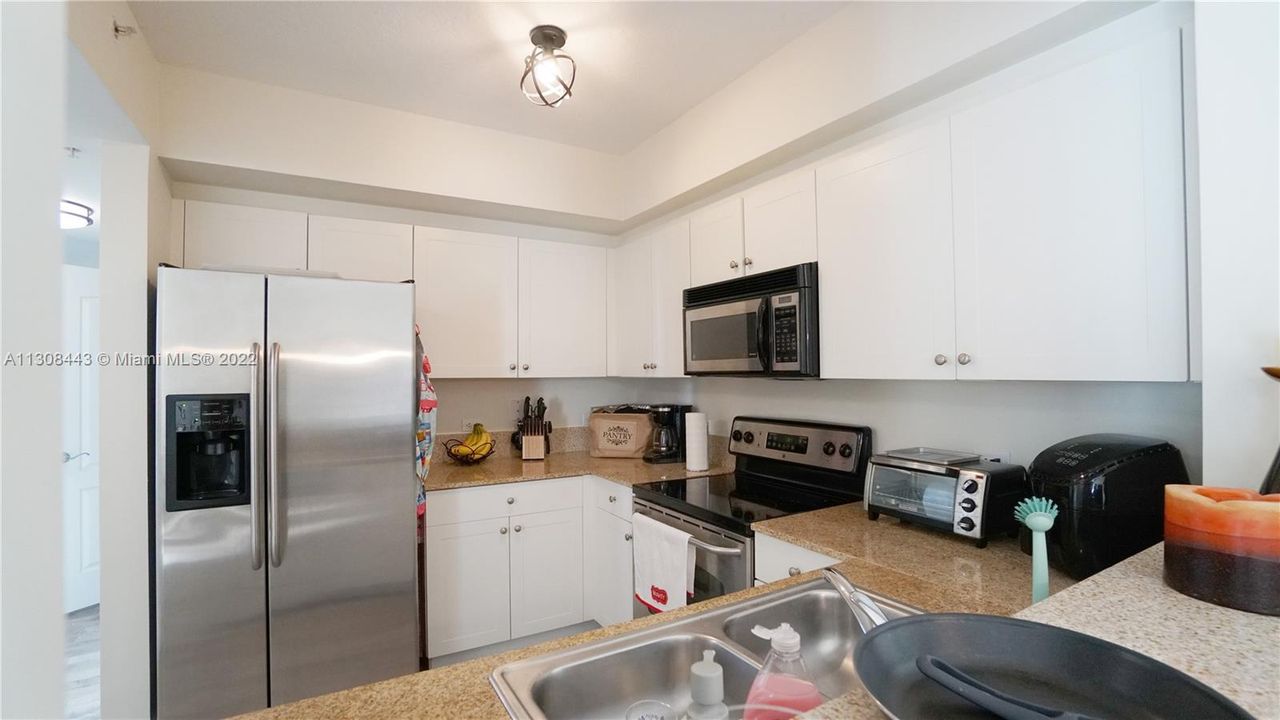 Recently Rented: $2,650 (2 beds, 2 baths, 942 Square Feet)