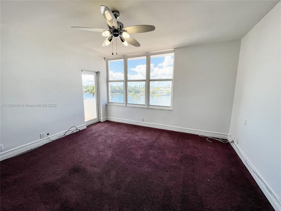 Recently Rented: $3,000 (1 beds, 2 baths, 927 Square Feet)