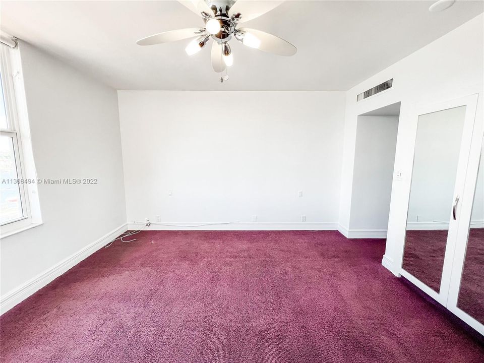 Recently Rented: $3,000 (1 beds, 2 baths, 927 Square Feet)