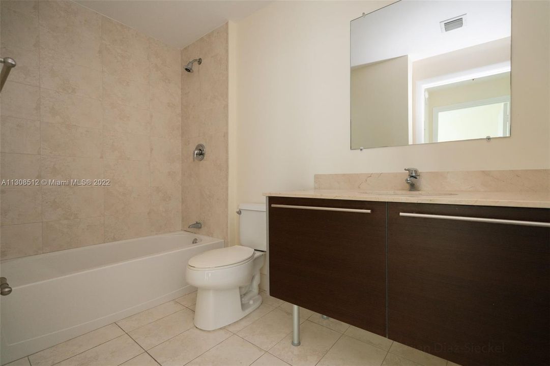 最近租的: $3,900 (2 贝兹, 2 浴室, 1084 平方英尺)